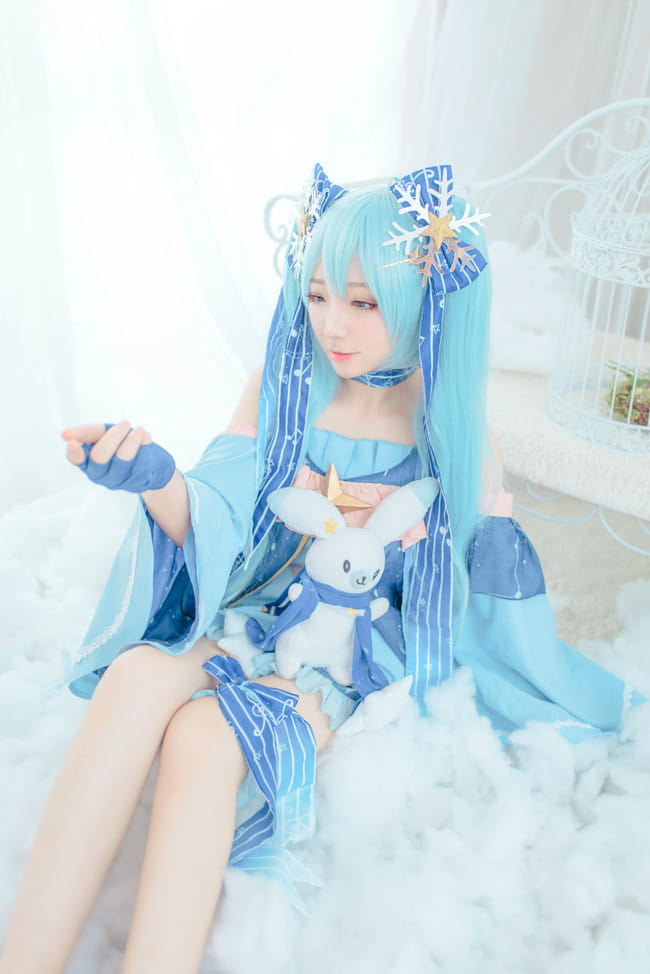 VOCALOID 星与雪的公主 雪初音 COS