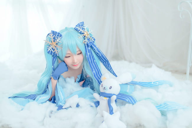 VOCALOID 星与雪的公主 雪初音 COS