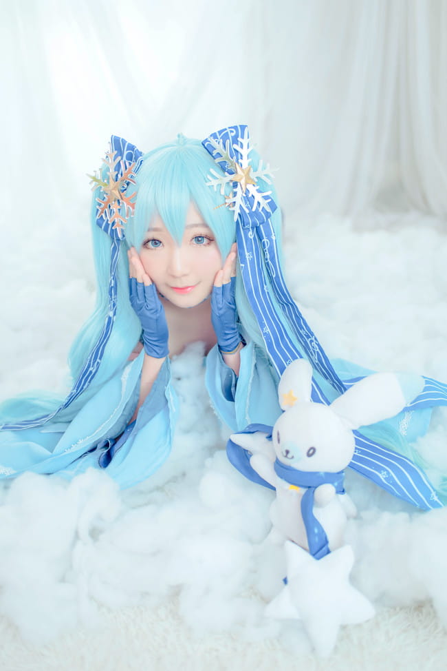 VOCALOID 星与雪的公主 雪初音 COS