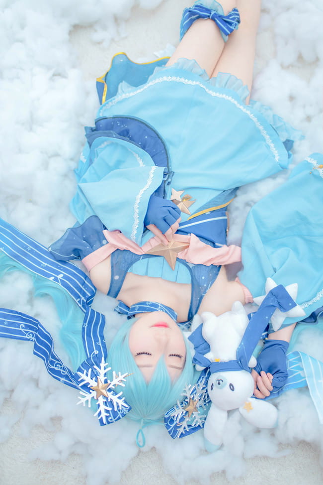 VOCALOID 星与雪的公主 雪初音 COS