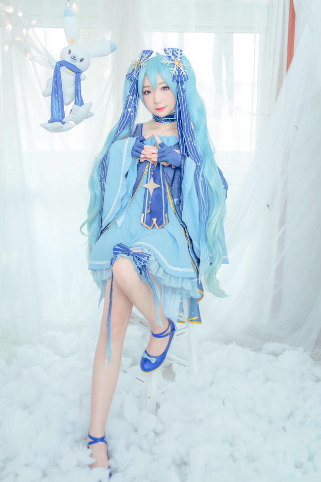 VOCALOID 星与雪的公主 雪初音 COS