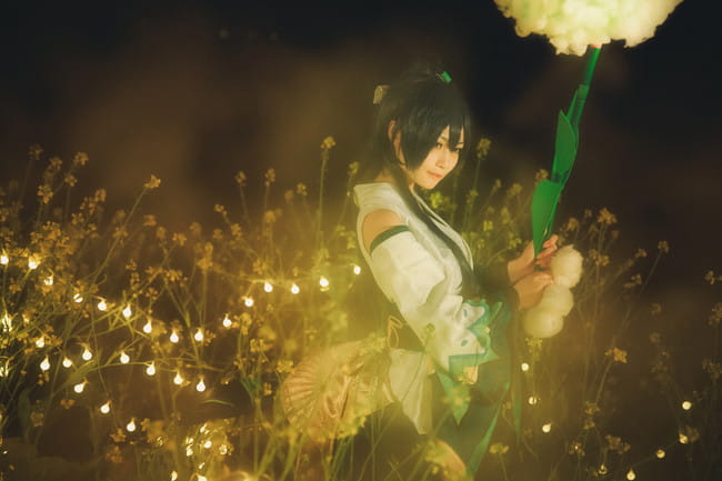 阴阳师手游,萤草cosplay,繁花下栗